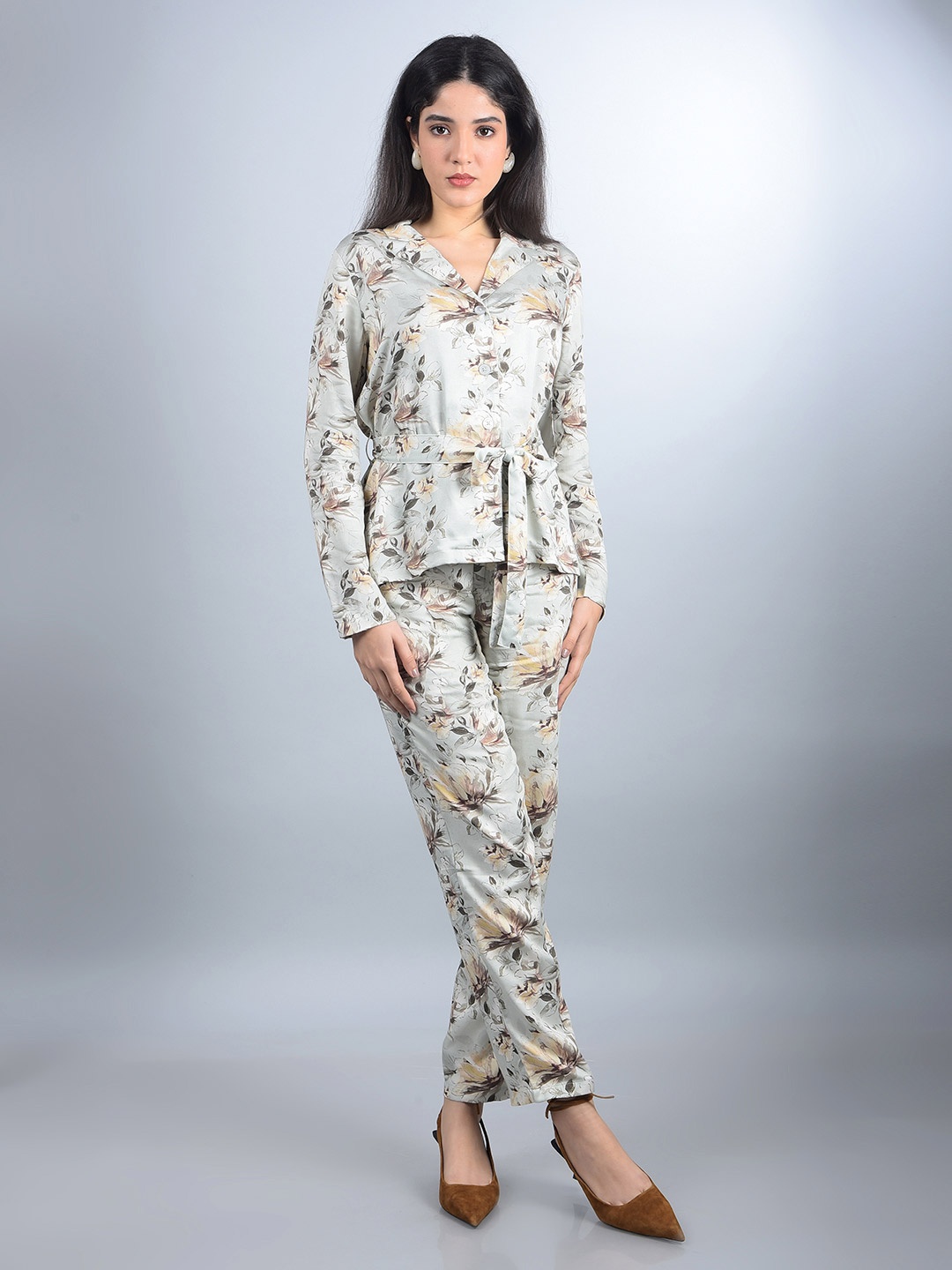 

Crimsoune Club Floral Printed Lapel Collar Shirt & Trouser With Belt, Green
