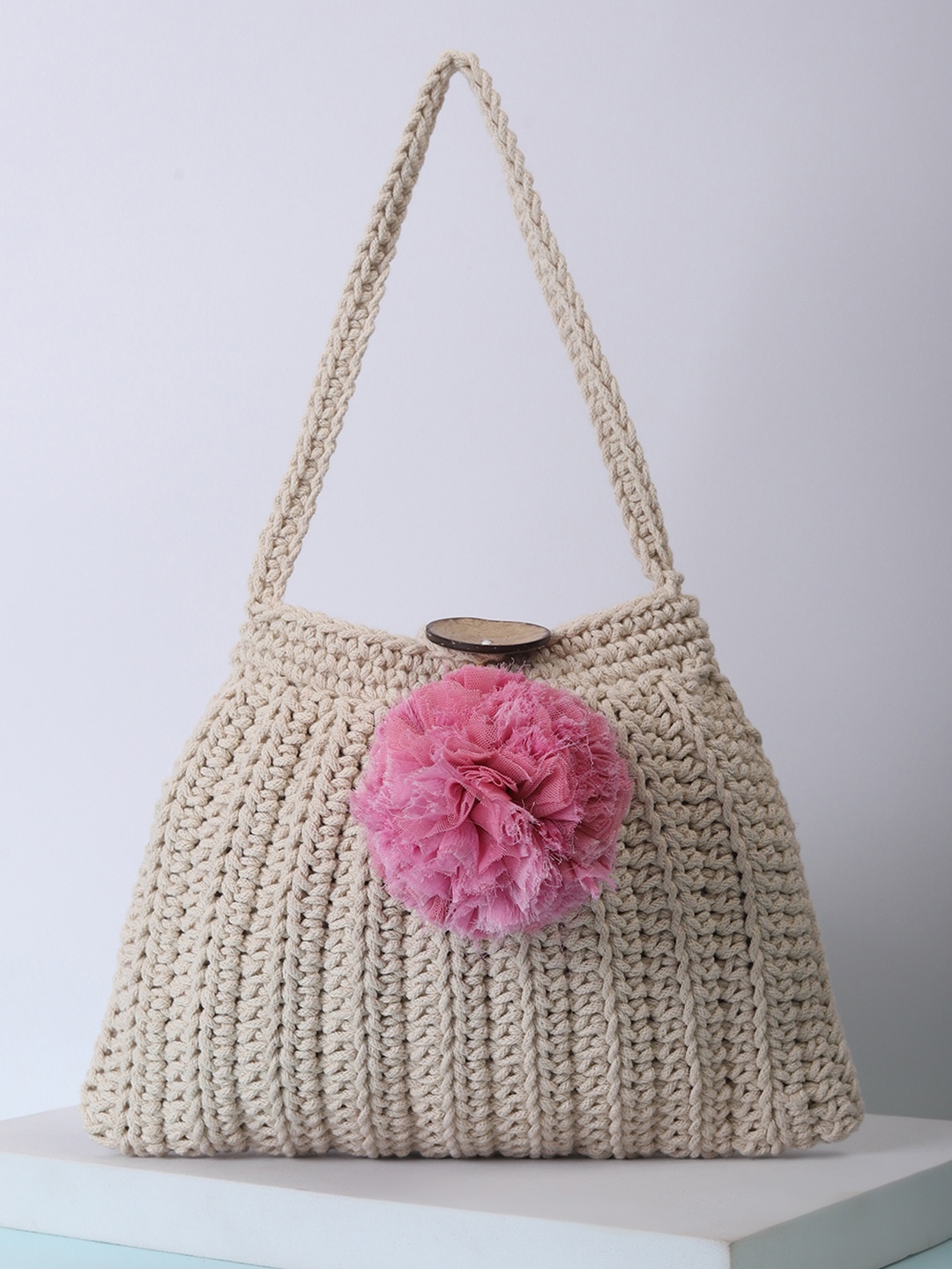 

ITIHASIKALA Structured Sling Bag with Quilted, Off white