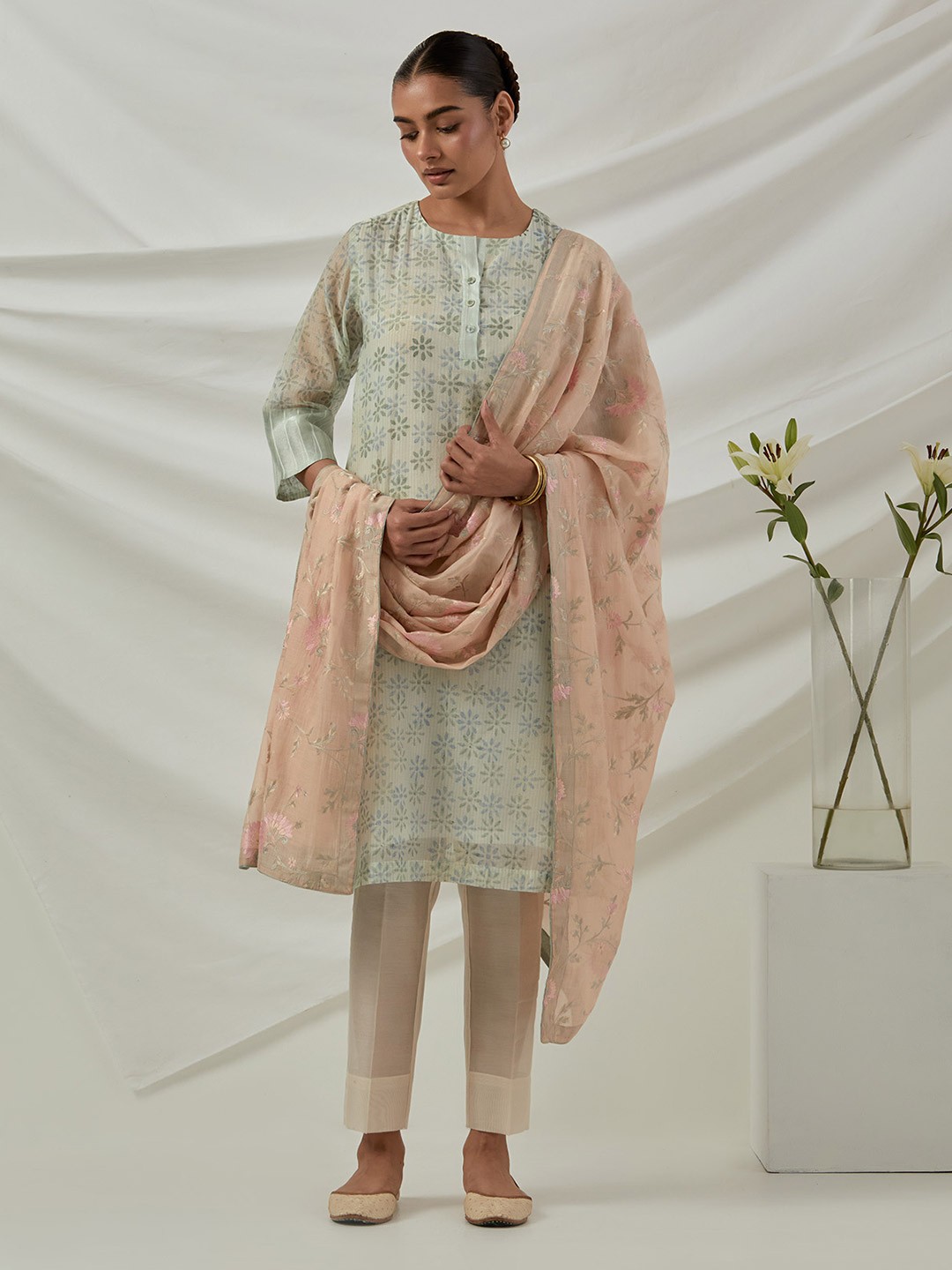 

SMRITI GUPTA Floral Printed Chanderi Cotton Straight Kurta With Trousers & Dupatta, Green