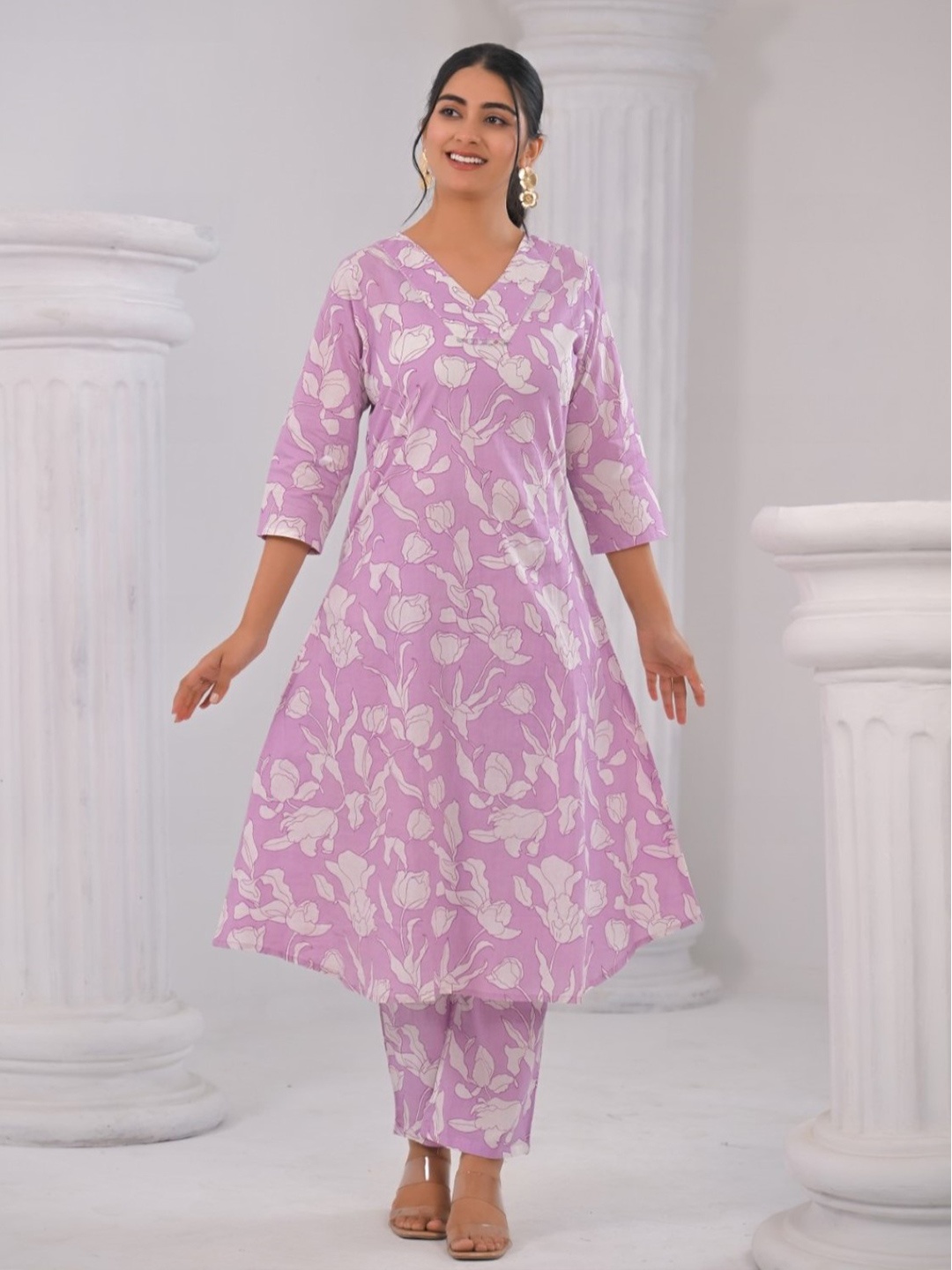 

AUTUMN LANE Floral Printed V-Neck A-Line Pure Cotton Kurta With Trousers, Lavender