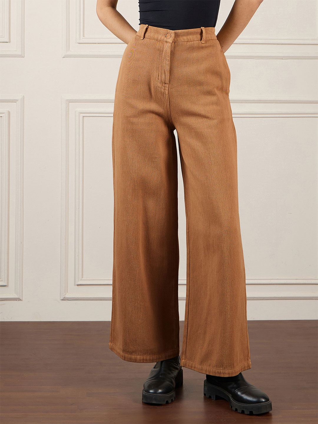 

SASSAFRAS Women Comfort High-Rise Trousers, Brown