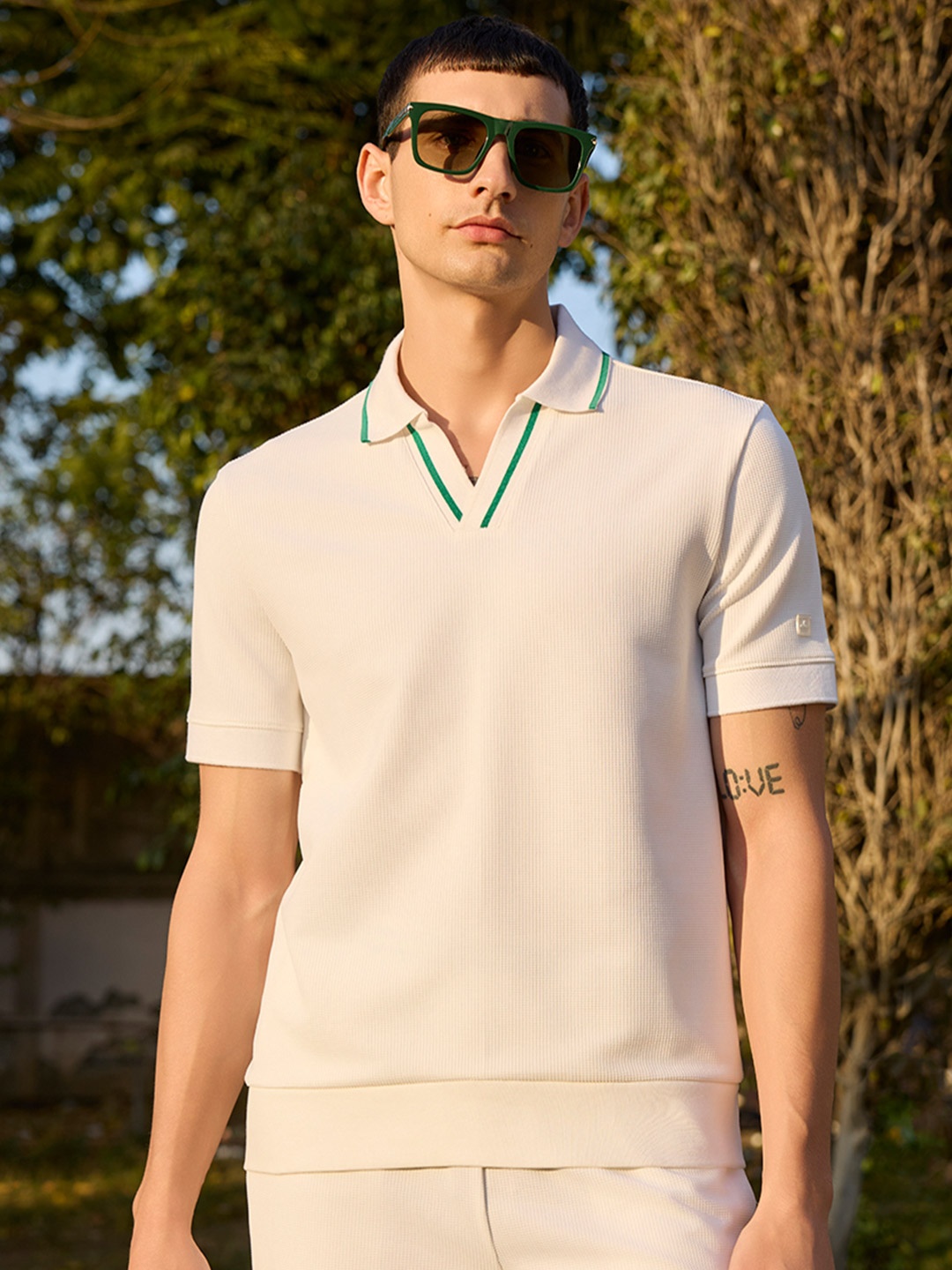 

Muvazo Polo Collar T-Shirt & Trousers, White