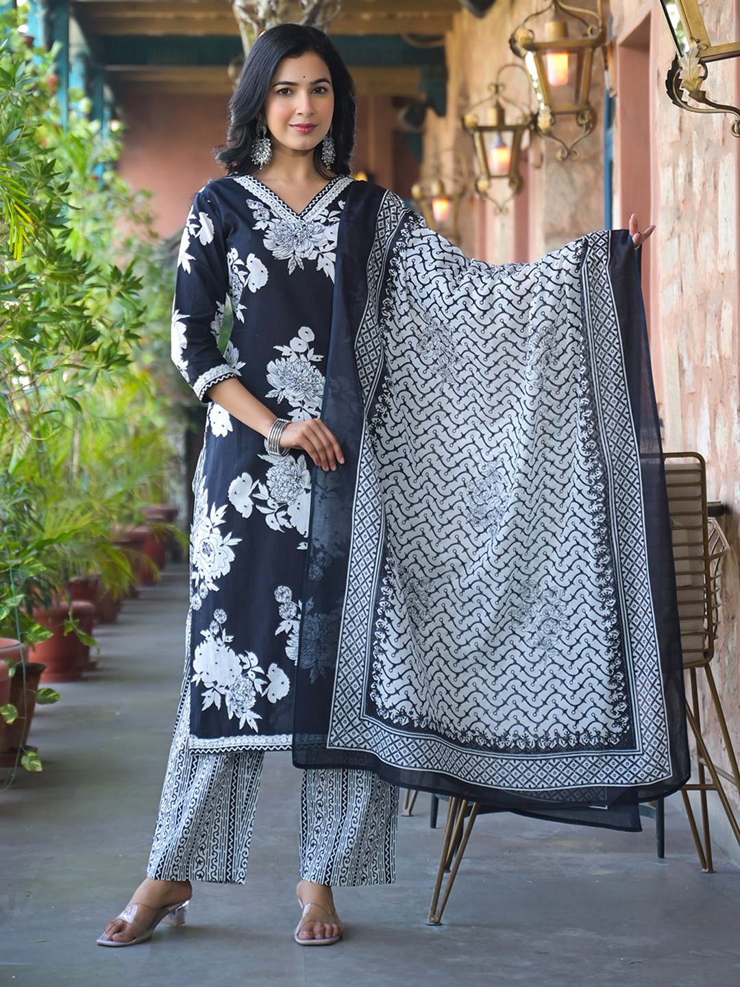 

all about you Floral Printed V-Neck Pure Cotton Straight Kurta With Trousers & Dupatta, Black