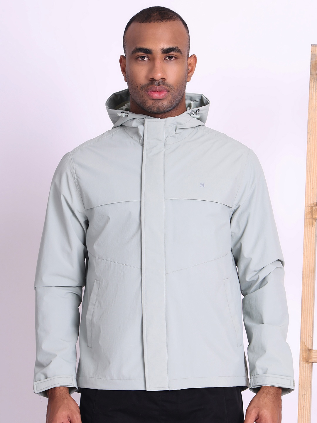 

HOUSE OF VEDAS Men Windcheater and Water Resistant Outdoor Sporty Jacket, Green