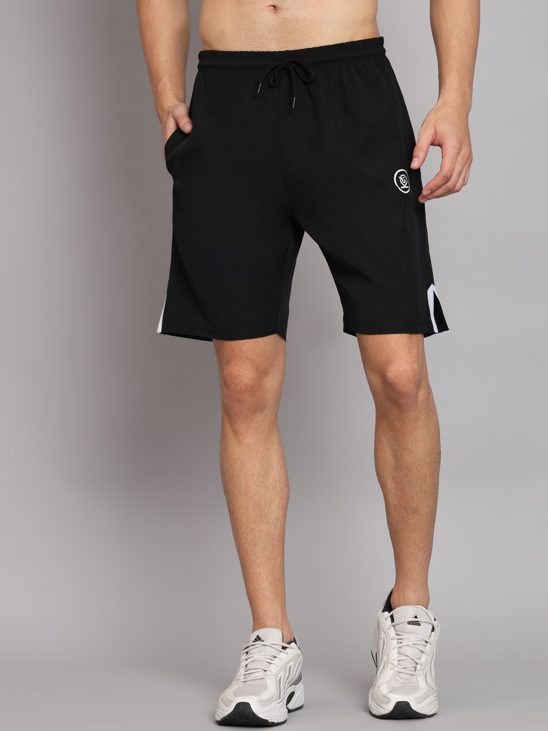 

GLITO Men Striped Sports Shorts Technology, Black
