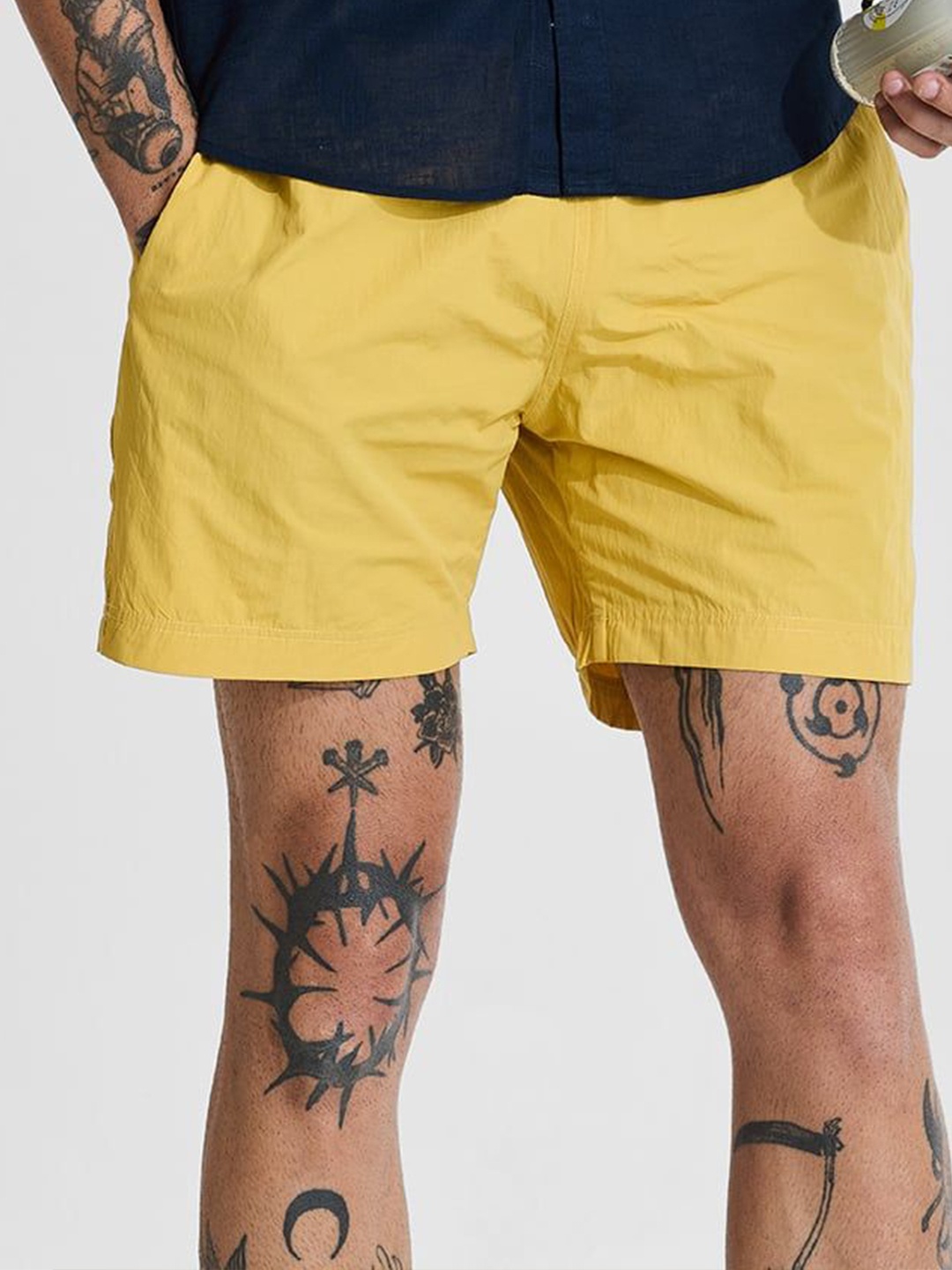

Snitch Men Snitch Yellow Regular Fit Shorts