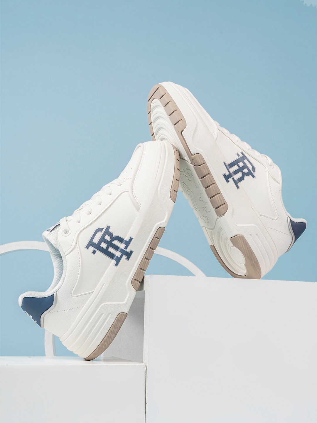 

Red Tape Men PU Sneakers, White