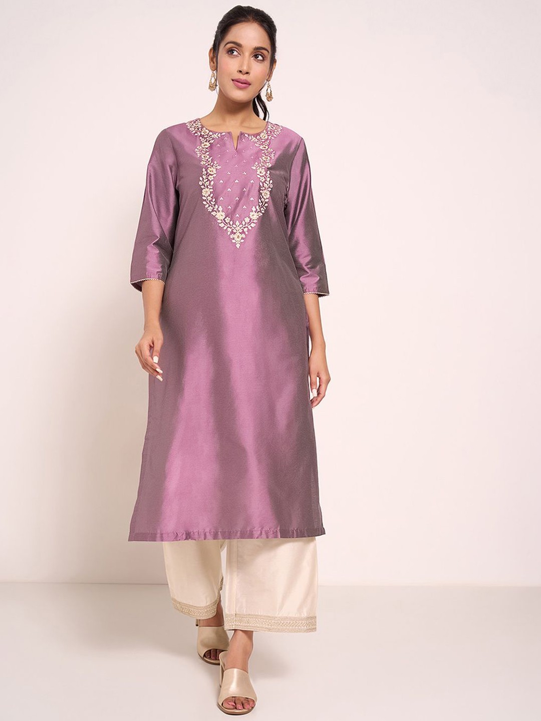 

RANGMANCH BY PANTALOONS Floral Embroidered Notch Neck Straight Kurta, Purple