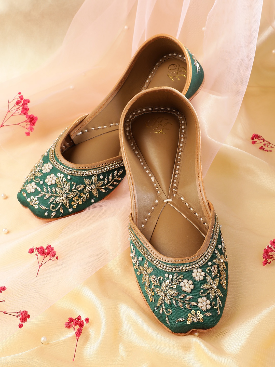 

House of Pataudi Floral Embroidered Ethnic Mojaris, Green