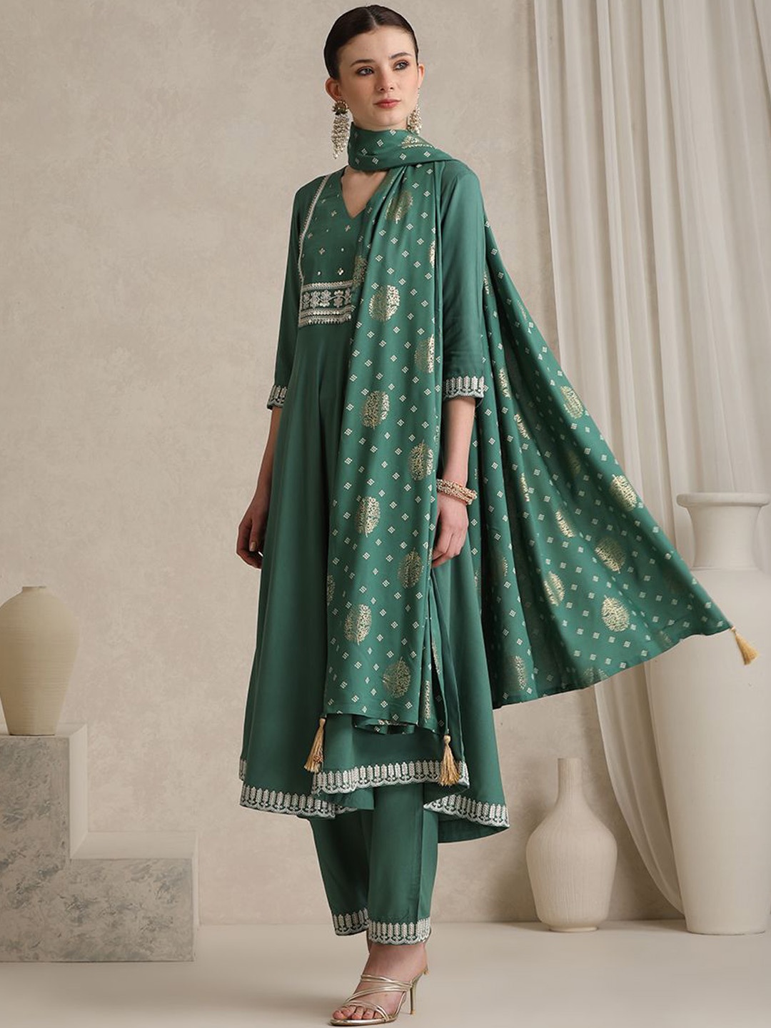 

Khushal K Floral Yoke Design V-Neck Thread Work A-Line Kurta With Trousers And Dupatta, Green