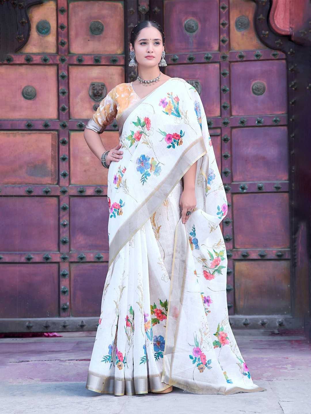

Nimidiya Pure Cotton Floral Printed Saree With Unstitched Blouse Piece, White