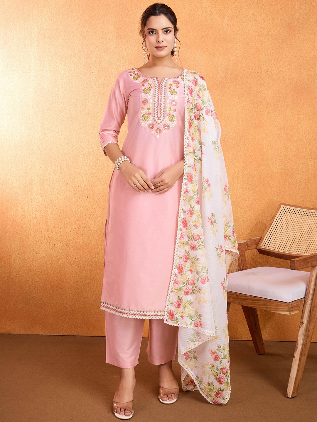 

SUAAC Floral Embroidered Straight Kurta With Trousers And Dupatta, Pink