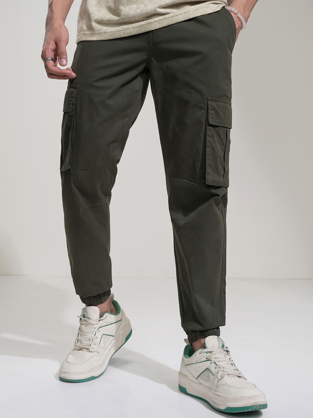 

HIGHLANDER Men High-Rise Cargos Trousers, Black