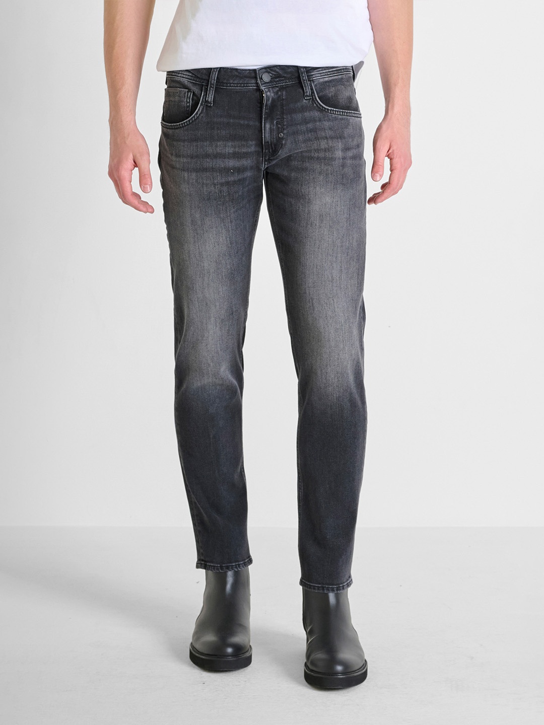 

Antony Morato Men Tapered Fit Heavy Fade Stretchable Jeans, Grey
