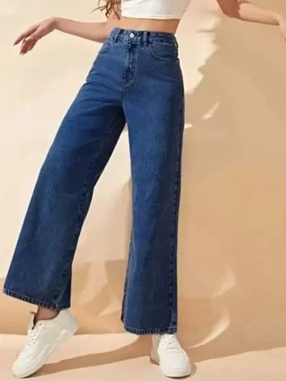 

LINARIA Women Classic Relaxed Fit Highly Distressed Light Fade Jeans, Blue