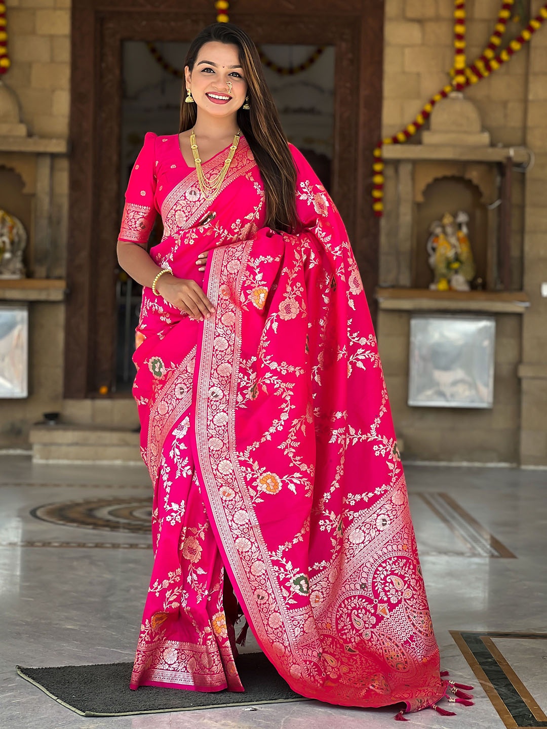 

Ekta Textiles Woven Design Zari Pure Silk Banarasi Saree, Pink