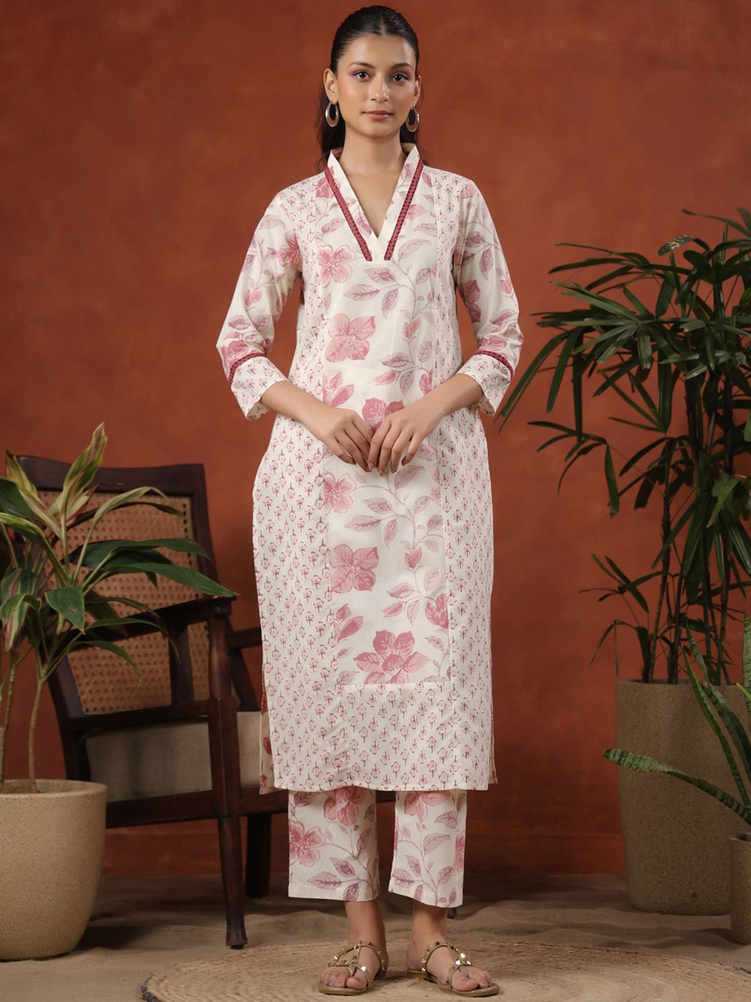 

anayna Floral Printed V-Neck Pure Cotton Straight Kurta With Trousers, White