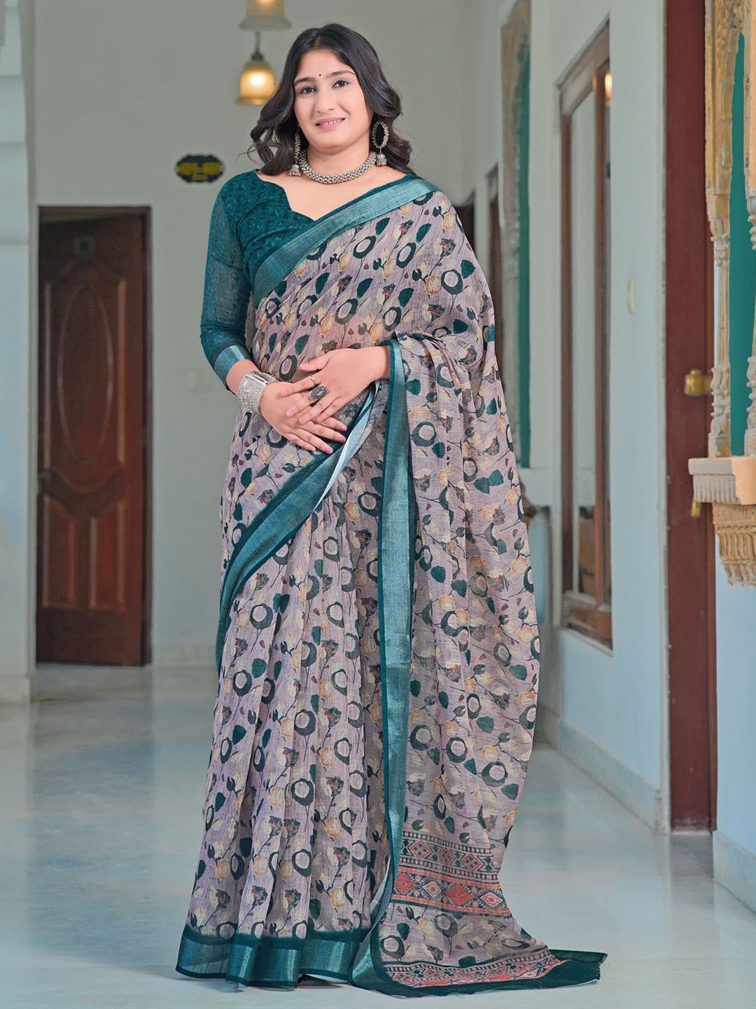 

Nimidiya Pure Cotton Floral Printed Saree With Unstitched Blouse Piece, Grey