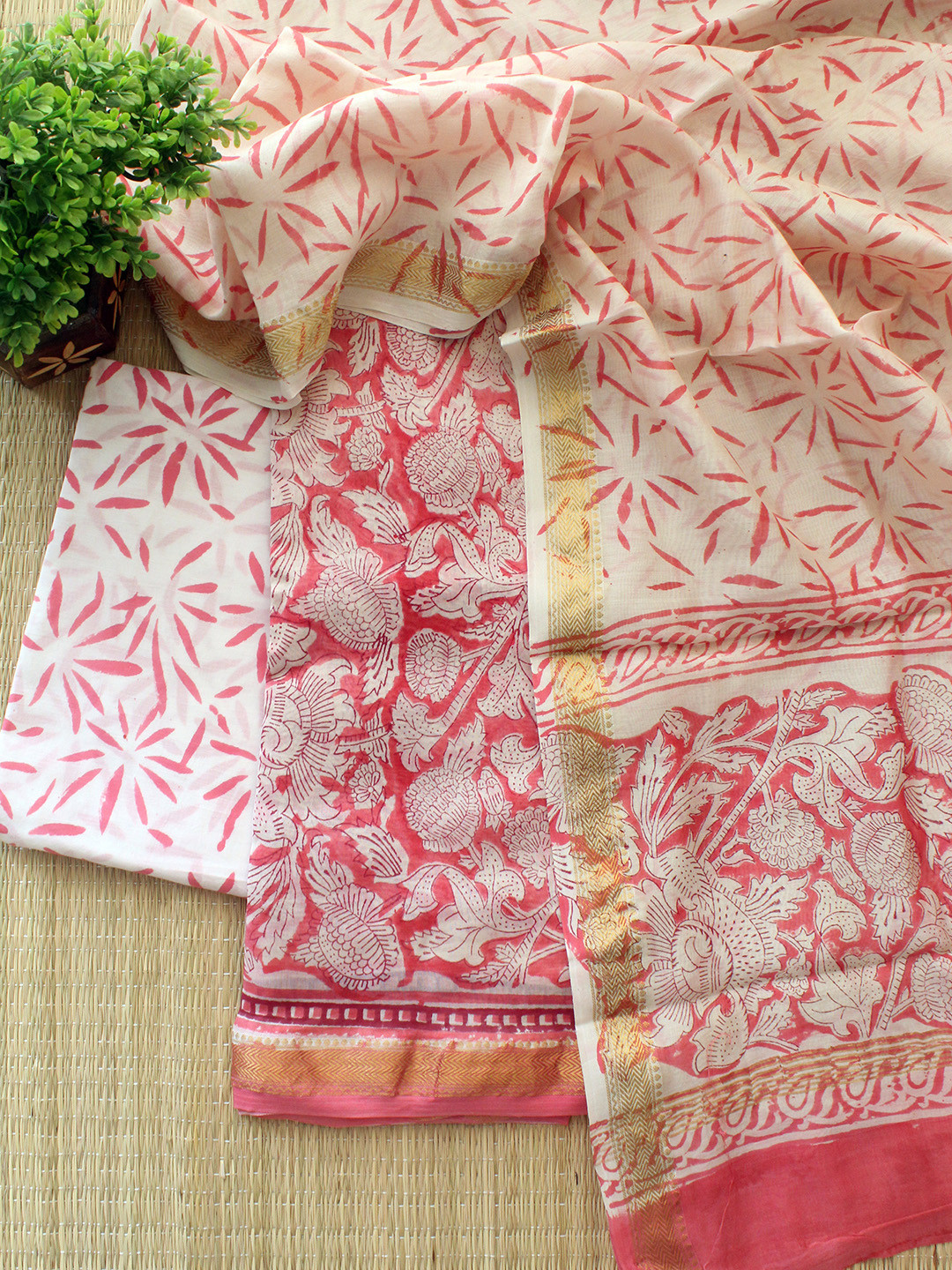 

Weaves of Tradition zFloral Printed Printed Unstitched Dress Material, Peach
