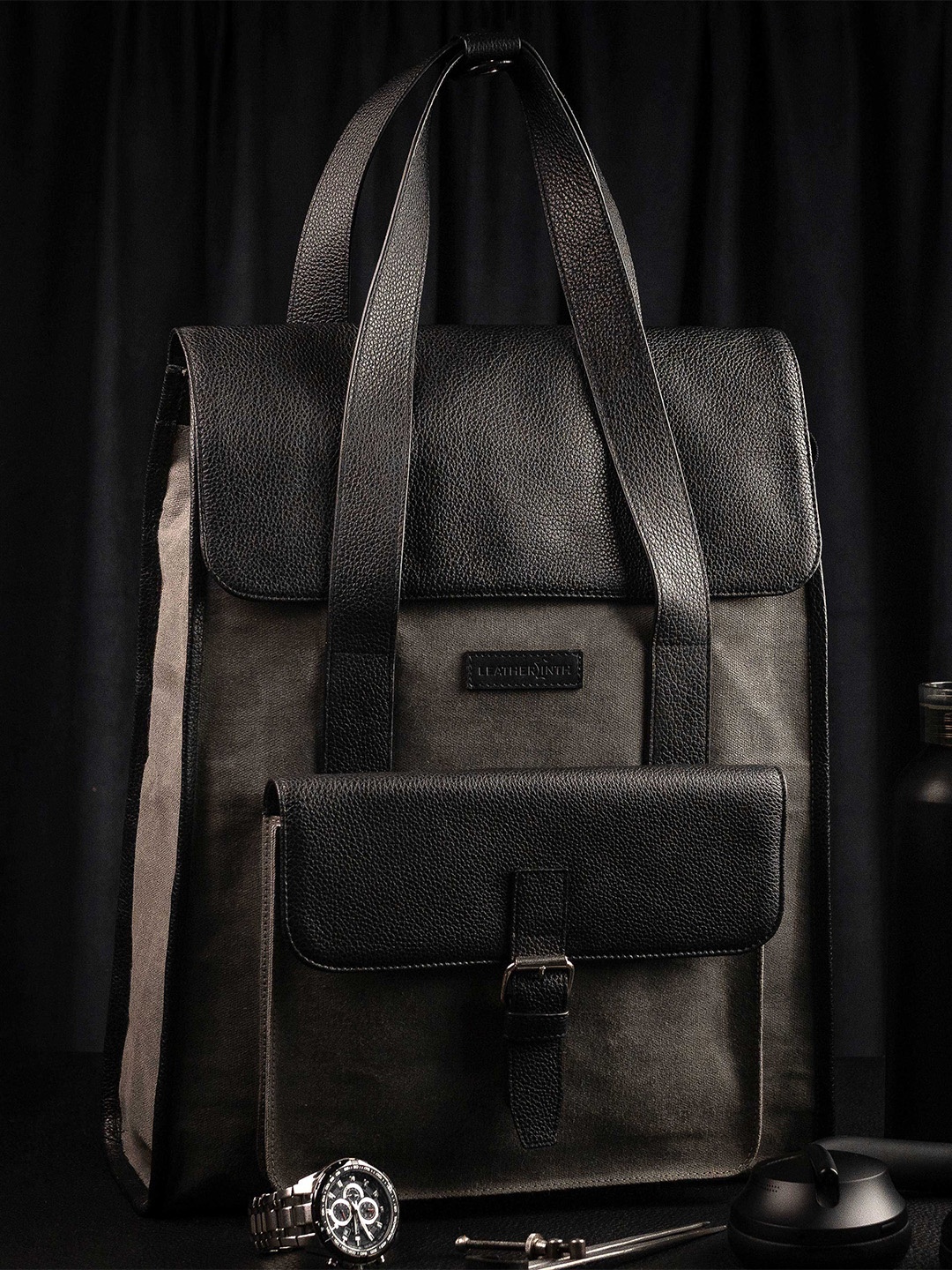 

Leatherinth Men Textured Leather Backpack, Black