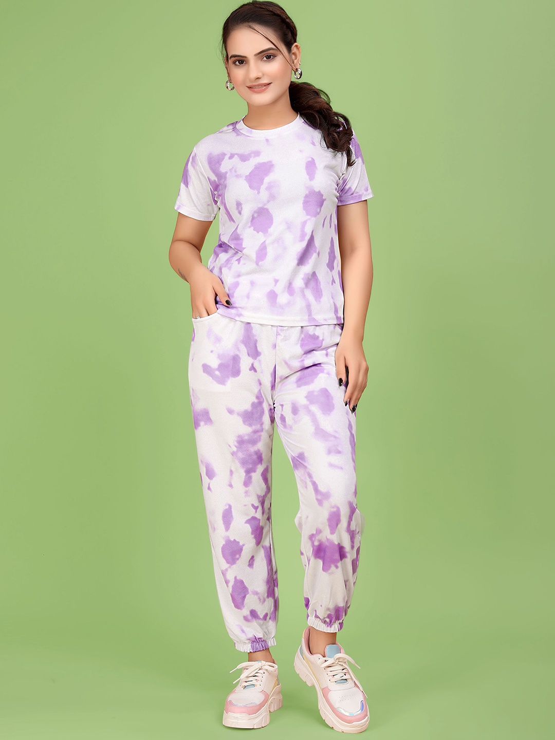 

SAKARMAA Women Round Neck Mid-Rise T-Shirt With Joggers Tracksuit, Lavender