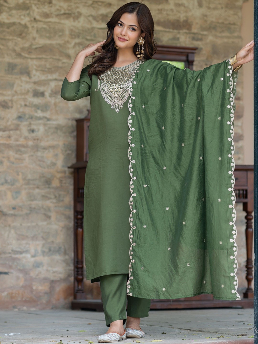 

ASPORA Floral Yoke Design Round Neck Sequinned Straight Kurta With Trousers & Dupatta, Green