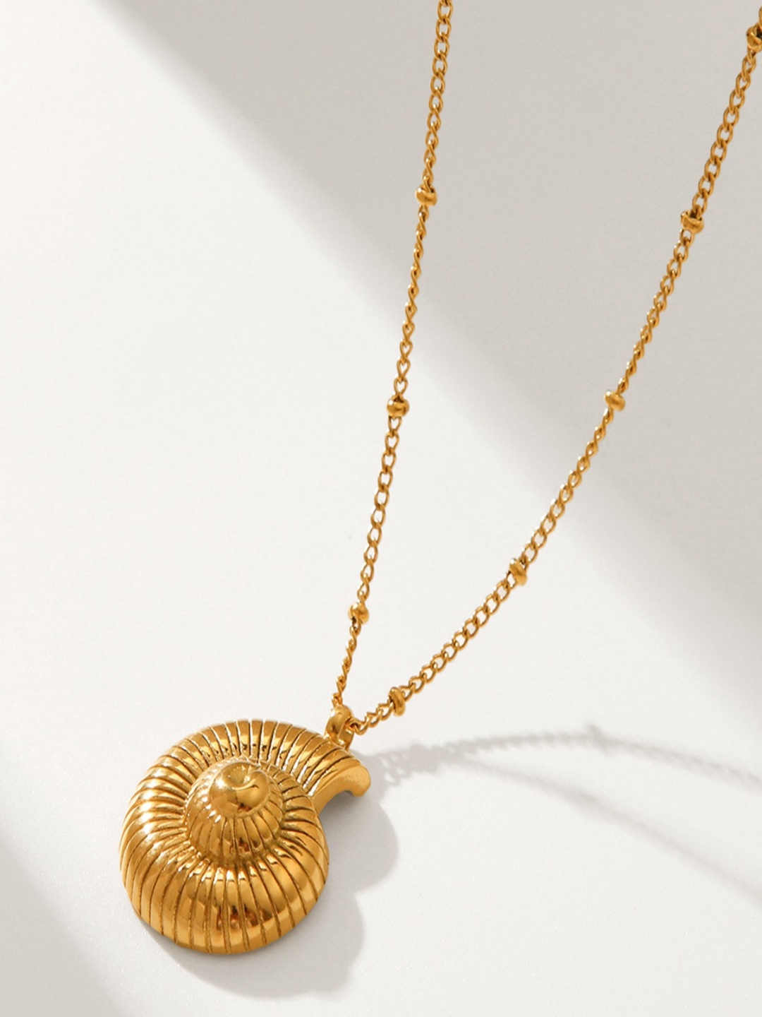 

AQUASTREET Stainless Steel 18K Gold-Plated Shell Shaped Pendant With Chain