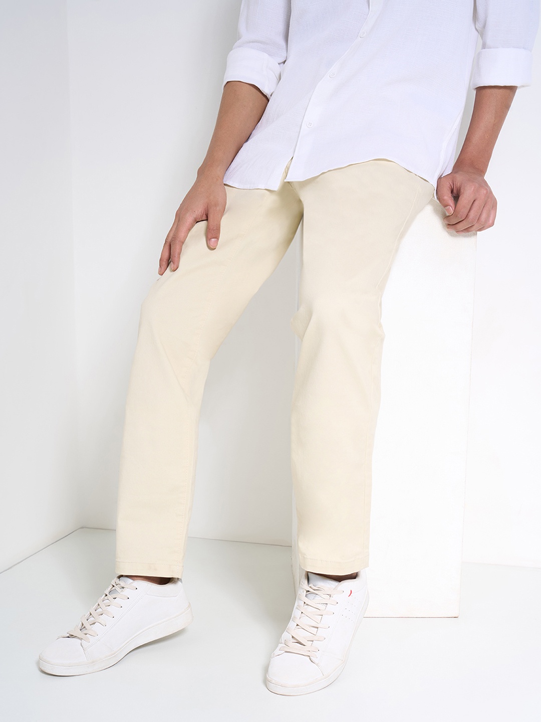 

Peregrine by Pantaloons Men Regular Fit Mid-Rise Chinos, Off white