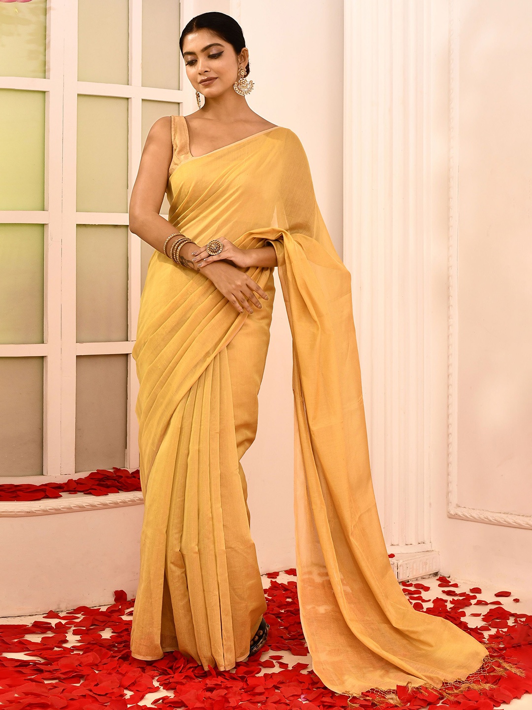 

THREAD SAGA Solid Tissue Maheshwari Saree With Unstitched Blouse Piece, Yellow
