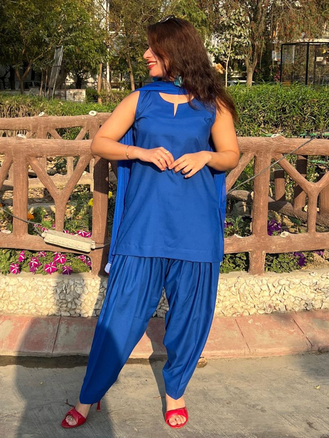 

Rangreza Sleeveless Pure Cotton Straight Kurti With Salwar And Dupatta, Blue