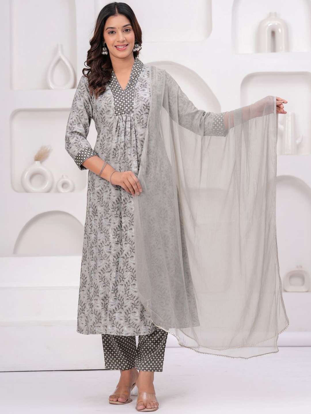 

SINGNI Floral Printed Pleated V-Neck A-Line Kurta With Trousers & Dupatta, Grey