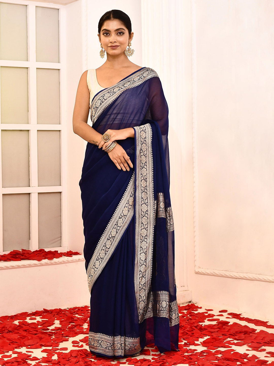 

THREAD SAGA Solid Woven Design Zari Saree, Blue