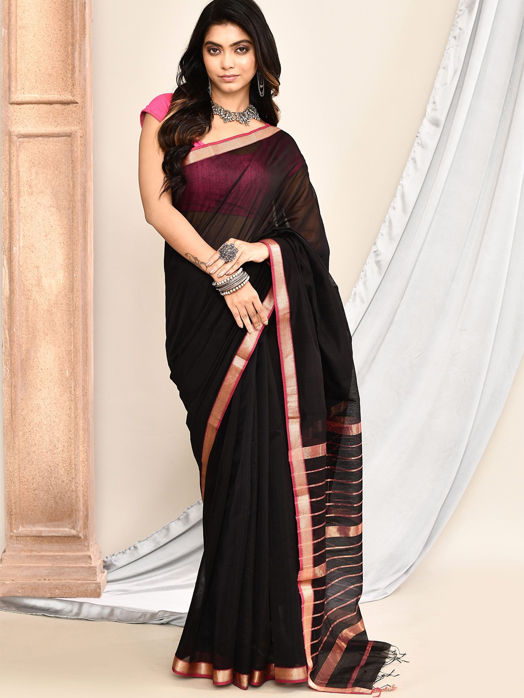 

THREAD SAGA Embroidered Maheshwari Saree, Black