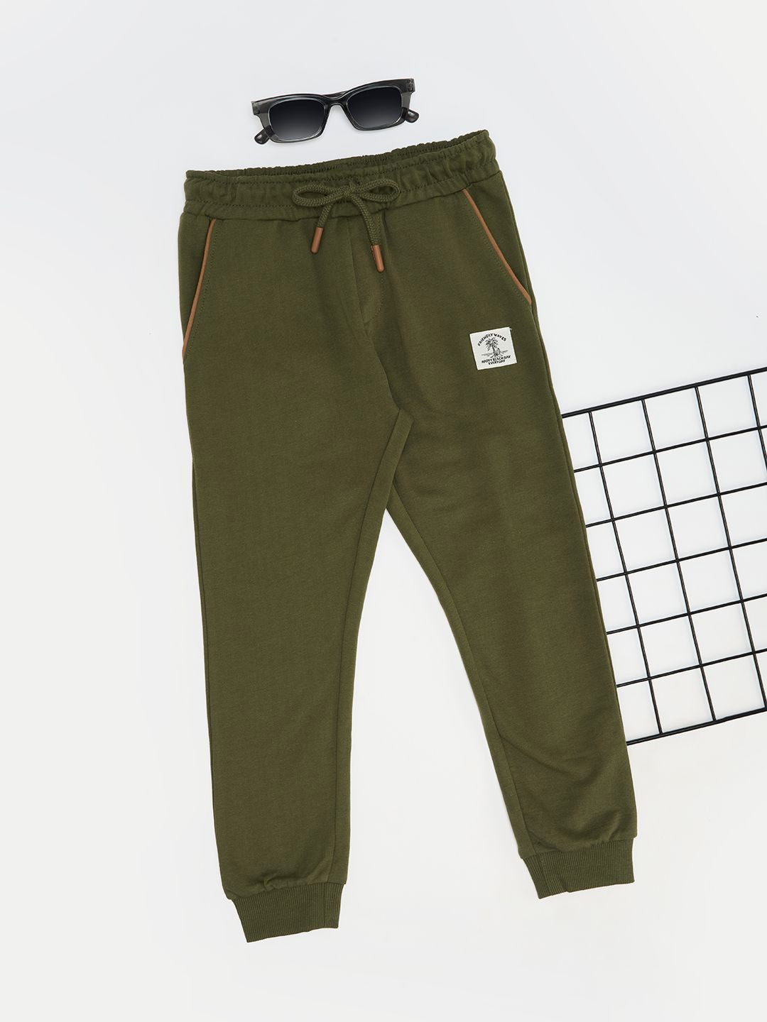 

Pantaloons Junior Boys Regular Fit Mid Rise Flat-Front Joggers Trousers, Olive