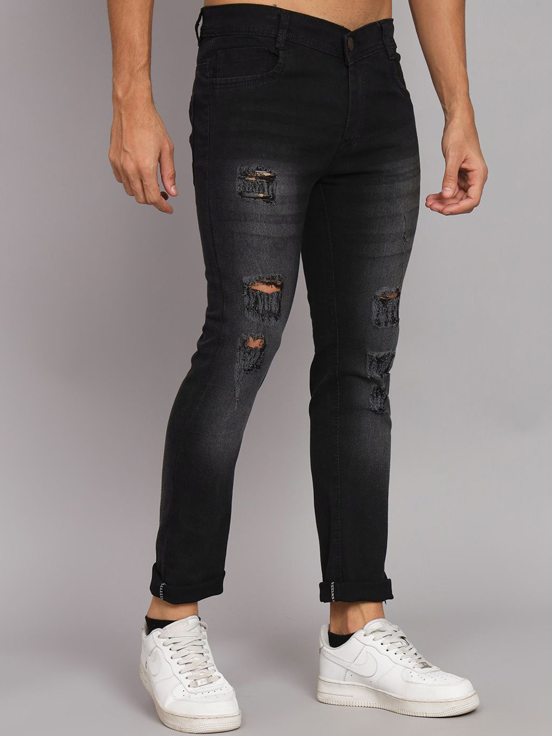 

LINARIA Men Classic Low-Rise Tapered Fit Mildly Distressed Jeans, Black