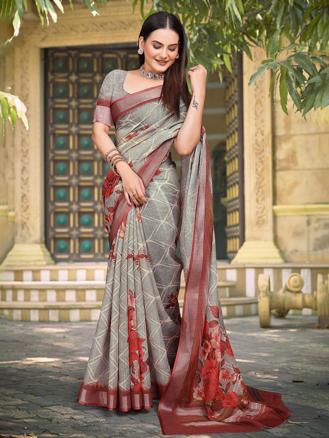 

Nimidiya Floral Printed Pure Cotton Saree, Grey