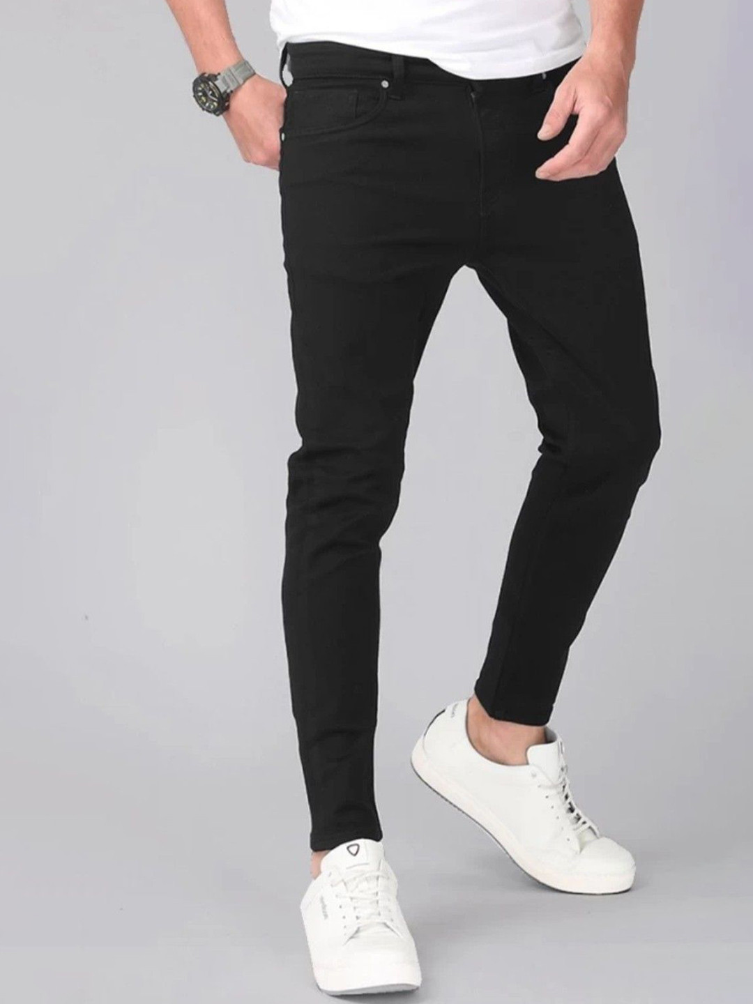 

LINARIA Men Classic Slim Fit Mid-Rise Jeans, Black