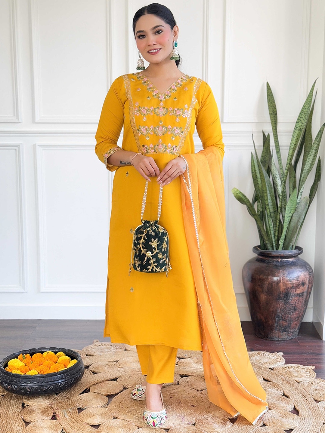 

4 season Floral Embroidered Thread Chanderi Silk Straight Kurta With Trousers & Dupatta, Yellow