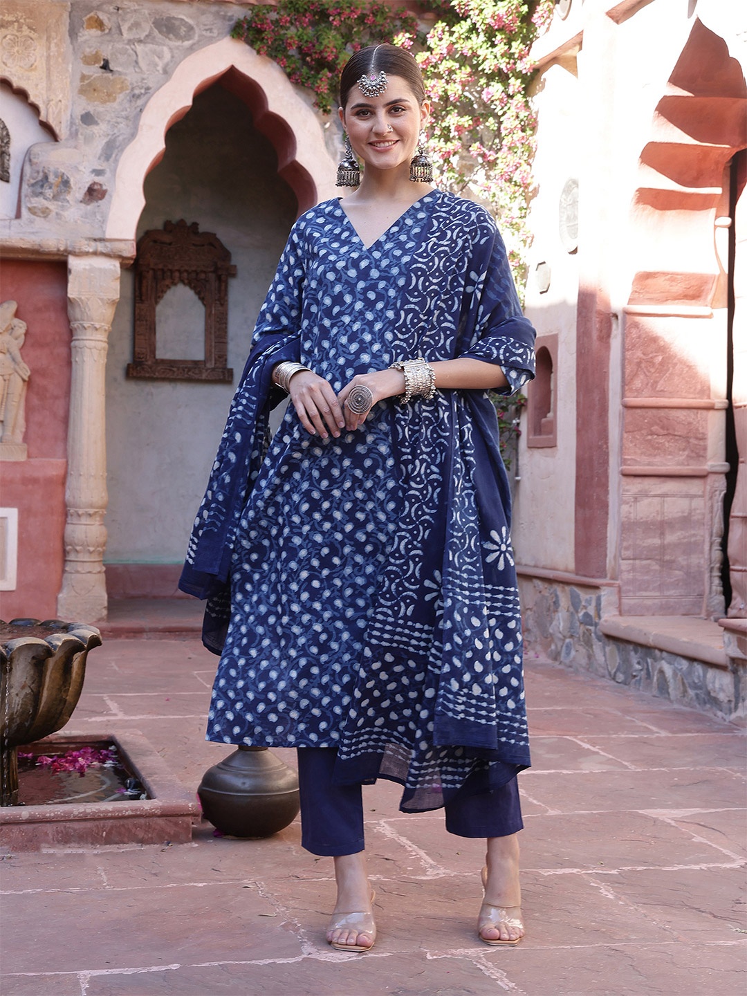 

Taavi Ethnic Motifs Printed Pure Cotton Kurta With Trousers & Dupatta Set, Blue