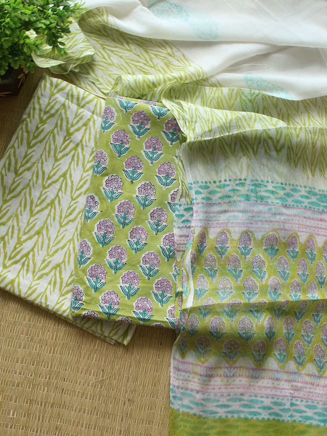 

Weaves of Tradition Floral Printed Pure Cotton Unstitched Dress Material, Green