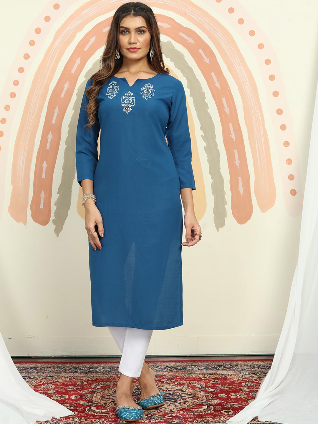 

Artihc Floral Yoke Design Notch Neck Thread Work Cotton Silk Straight Kurta With Leggings, Blue