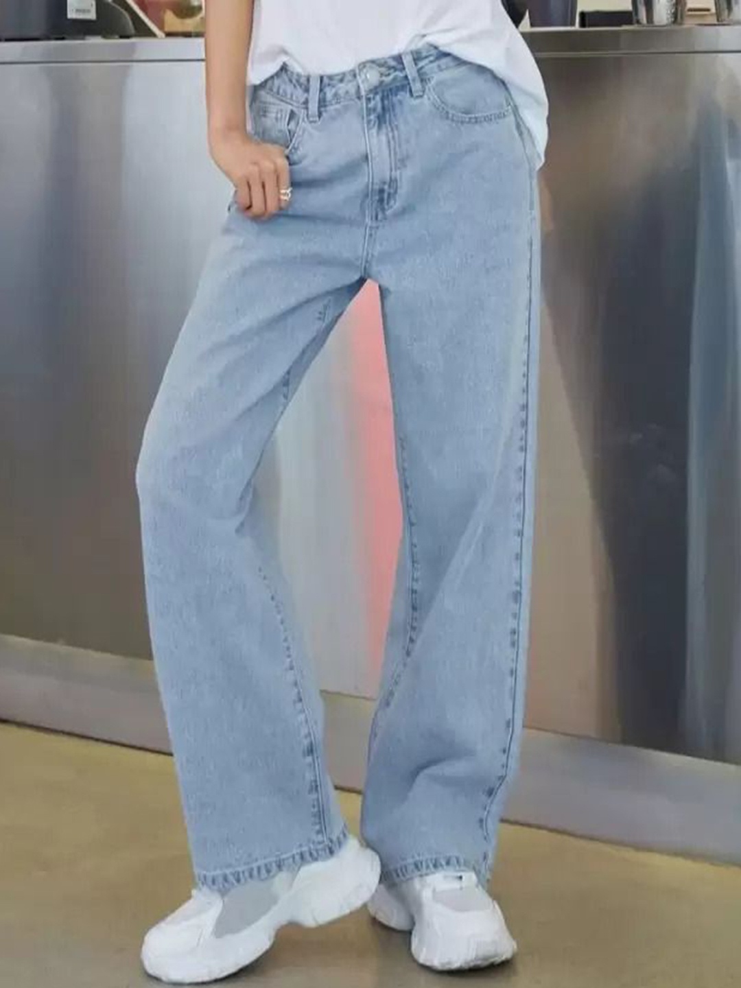 

LINARIA Women Classic Relaxed Fit Mid-Rise Light Fade Clean Look Cotton Jeans, Blue