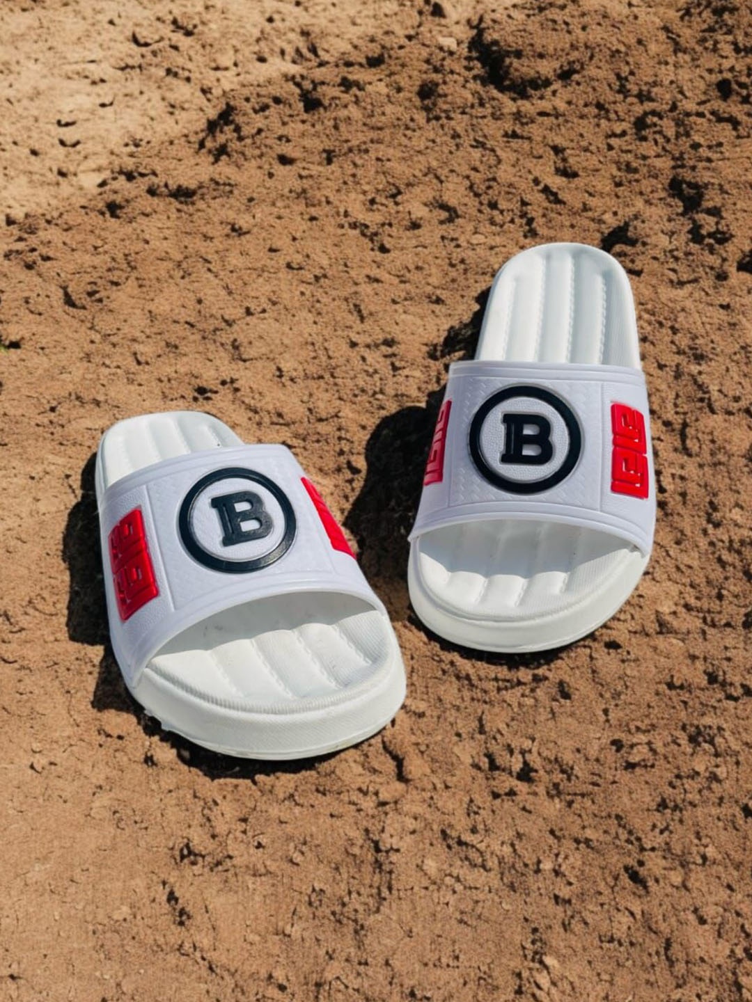 

FABBMATE Boys Printed Slip-On, White