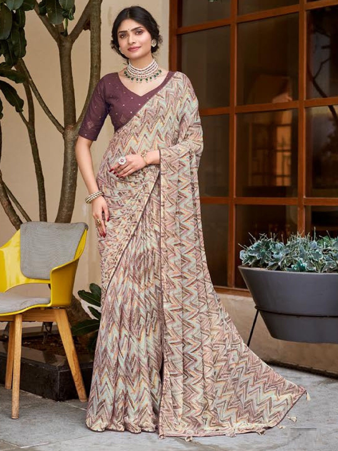 

Mahalasa Pure Georgette Geometric printed Saree With Unstitched Blouse Piece, Coffee brown