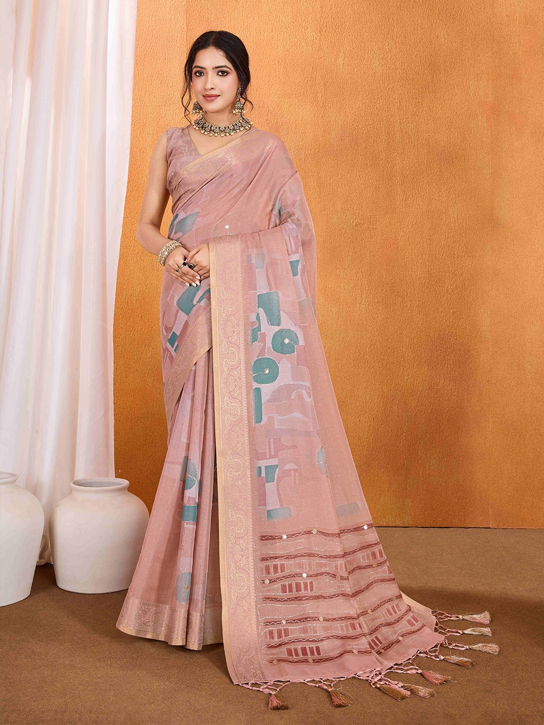 

Rekha Maniyar Woven Design Zari Kanjeevaram Saree, Peach