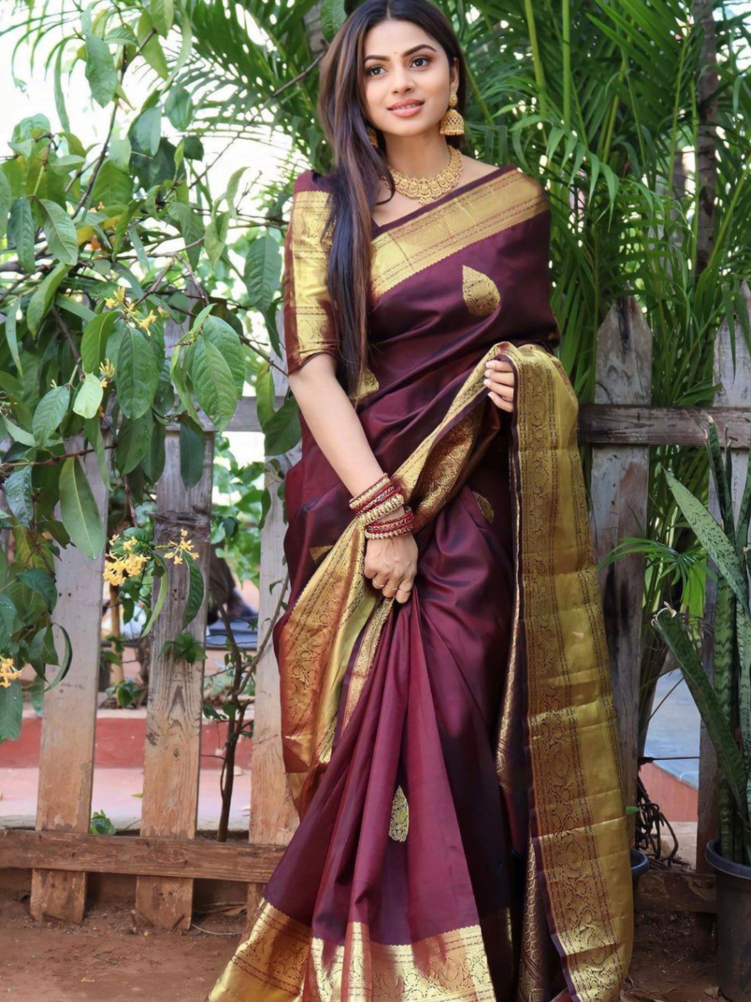 

PAYAL CREATION Ethnic Motifs Woven Design Zari Banarasi Saree, Purple