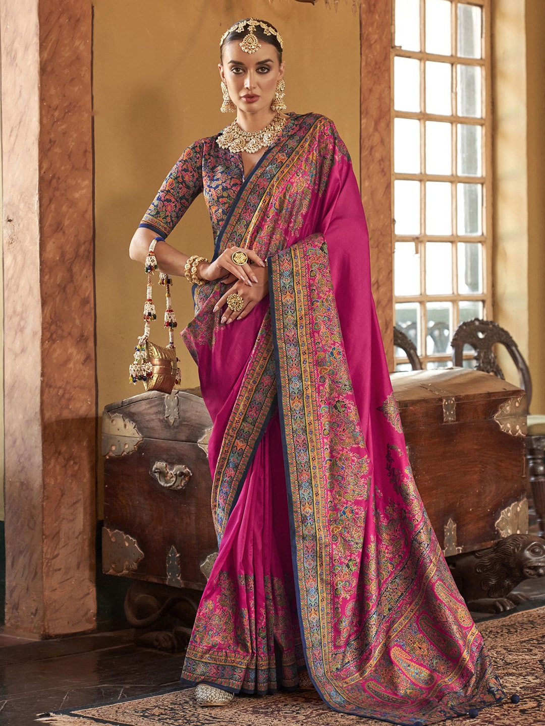 

elora Paisley Heavy Work Banarasi Saree, Pink