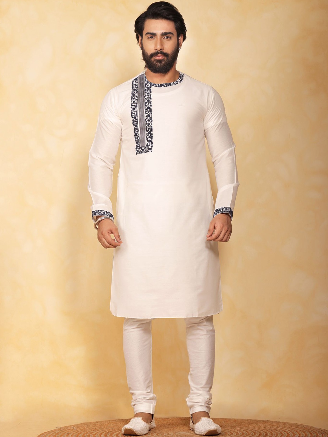 

KHAAS Ethnic Motifs Thread Work Round Neck Cotton Silk Straight Kurta, White