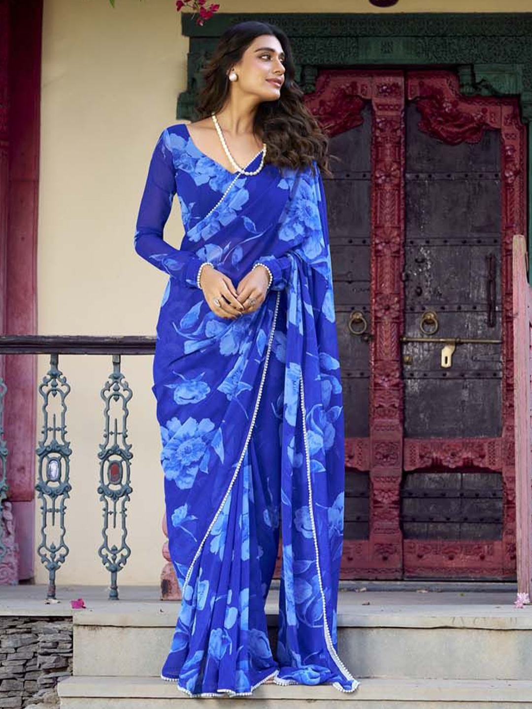 

MADHAVPRIYA Floral Printed Tussar Saree, Blue