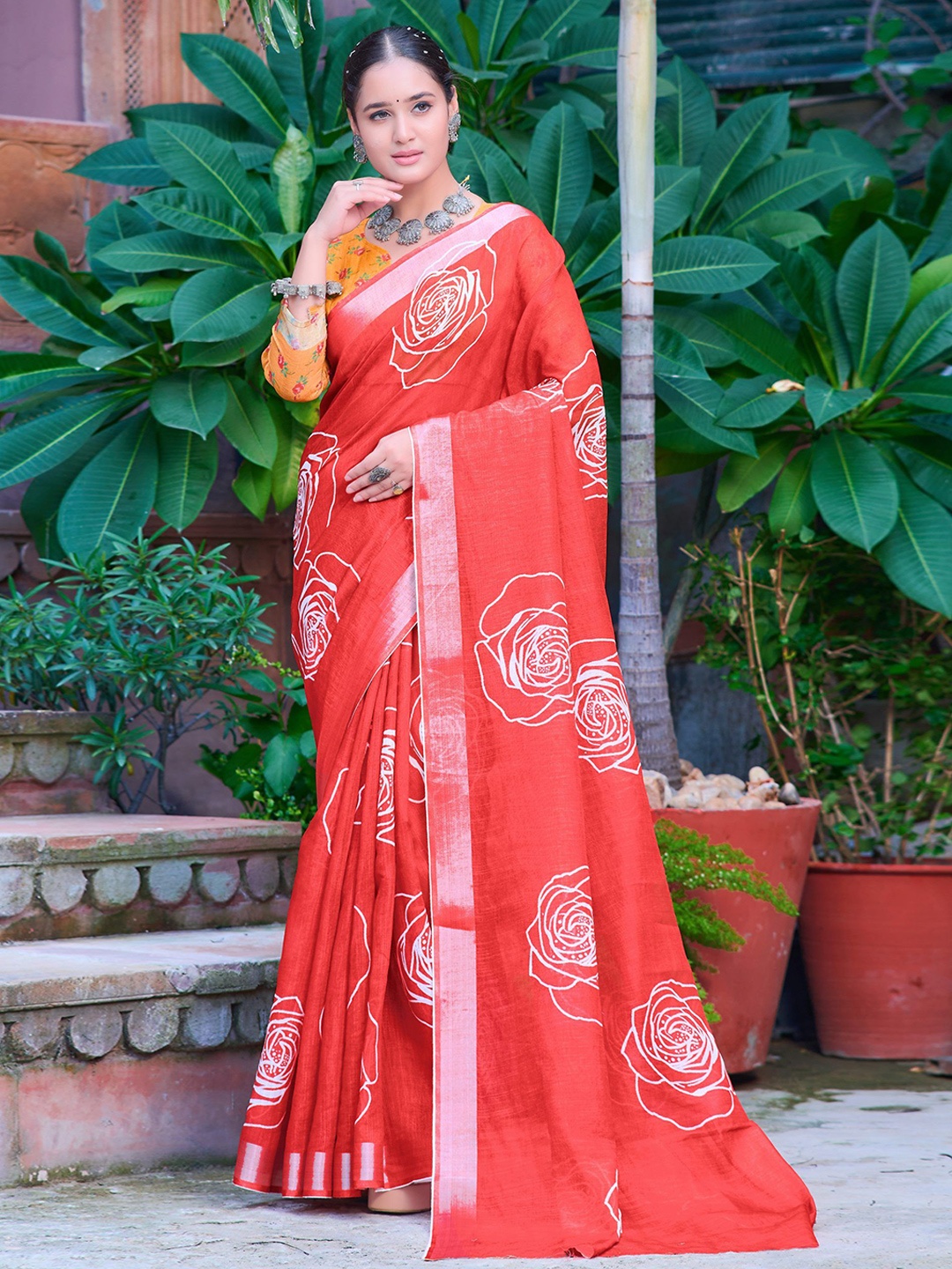 

Mitera Floral Printed Zari Saree, Red